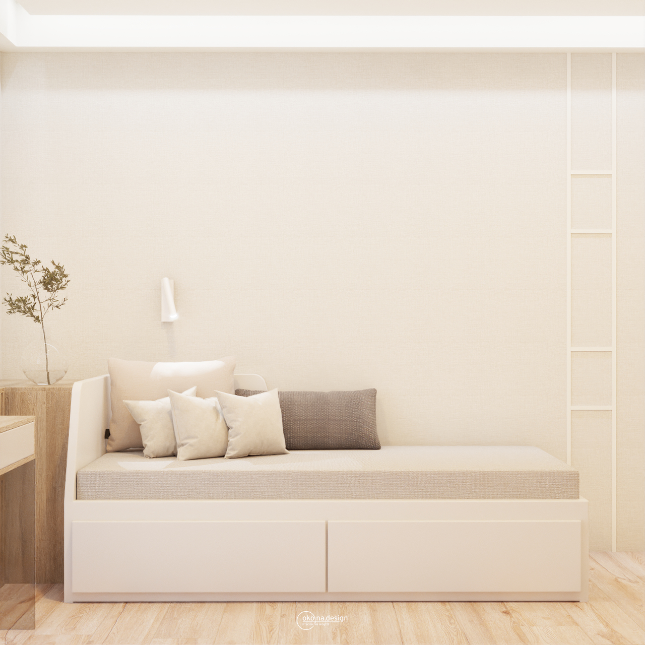 Przytulny pokój urządzony w nowoczesnym stylu, japandi, minimalizm. Beżowa sofa z miękkimi poduszkami, szafka za łóżkiem ze szklanym wazonem kwiatów, jasne ściany, duże okno z białą żaluzją, tapeta w odcieniach beżu i brązu, imitująca tkaninę. Pracownia wnętrz oko.na.design